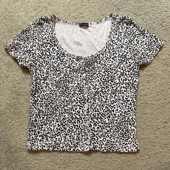 Brandy Melville black and white cheetah print button front tee - Picture 1 of 3